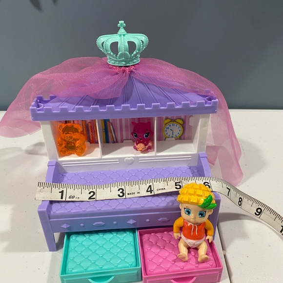 Barbie, Chelsea, Mini Golf, And Cute Canopy Bed Set. Sold Together. - Picture 4 of 5